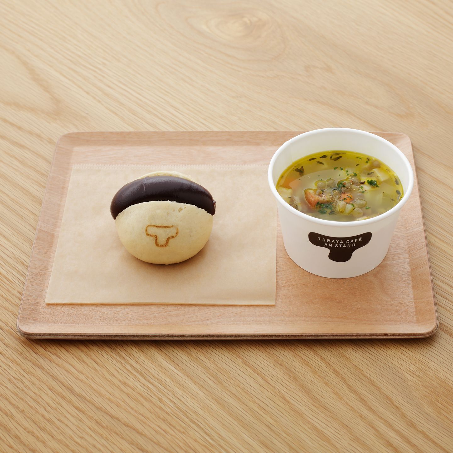 あんスタンド北青山店「季節の野菜スープ(レンズ豆のカレースープ)とバン」